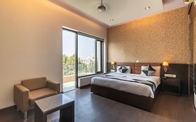 Hotel de Luxe Gurgaon